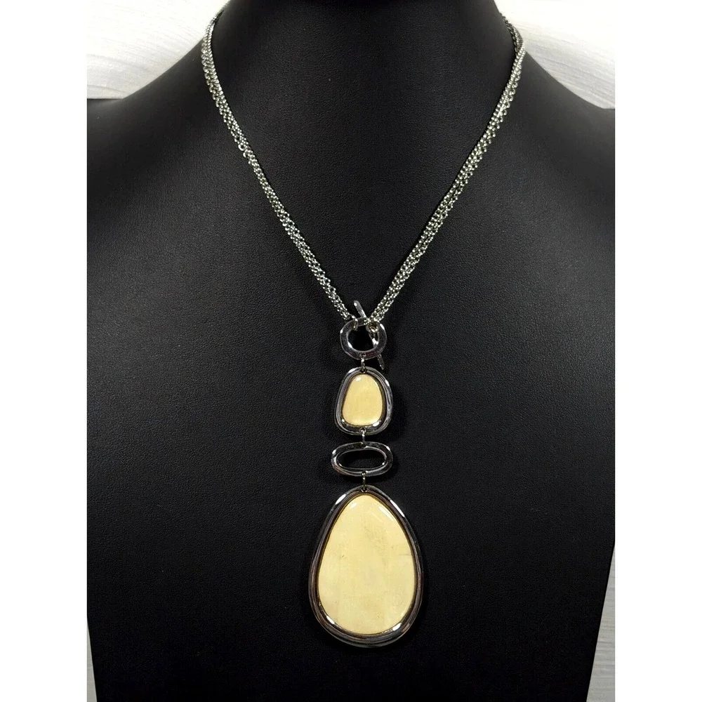 Lia Sophia Yellow Acrylic Shell Inlay Oval Pendant‎ Toggle Chain Necklace Boho